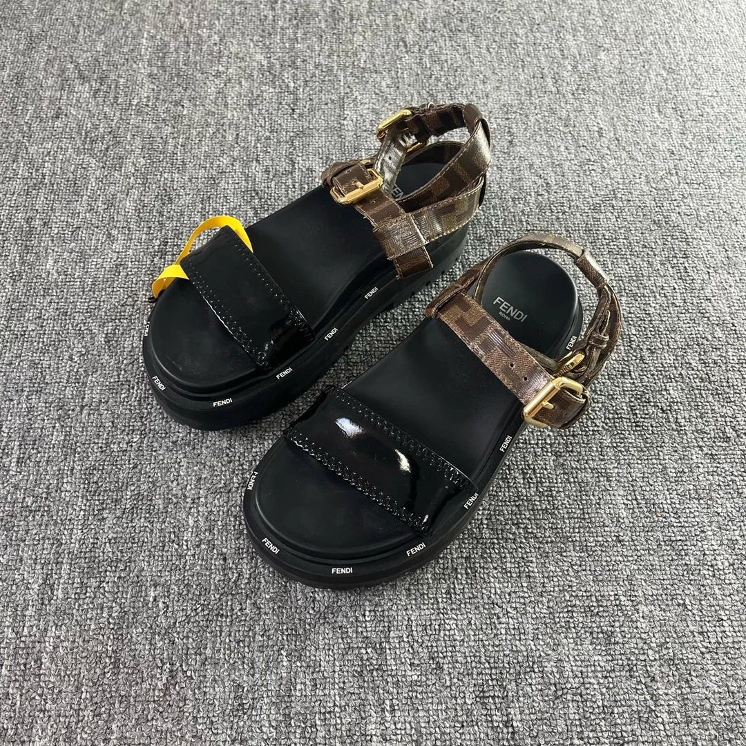 fendi/芬迪纯色休闲凉拖鞋 尺码：36/1257