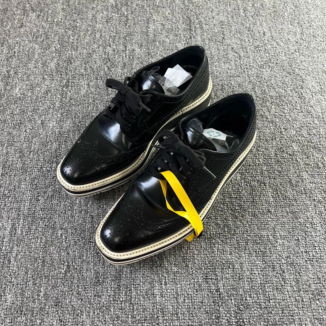 Prada/普拉达纯色系带休闲鞋 尺码：36/1653