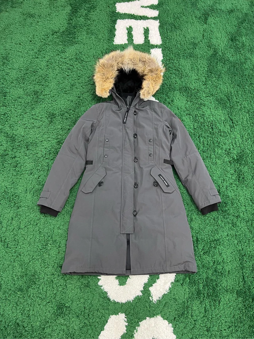 Canada goose/加拿大鹅长款羽绒服外套 xs码/mf0022