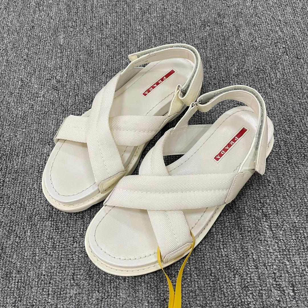 PRADA/普拉达 纯色平底时尚舒适凉鞋 36码/2801
