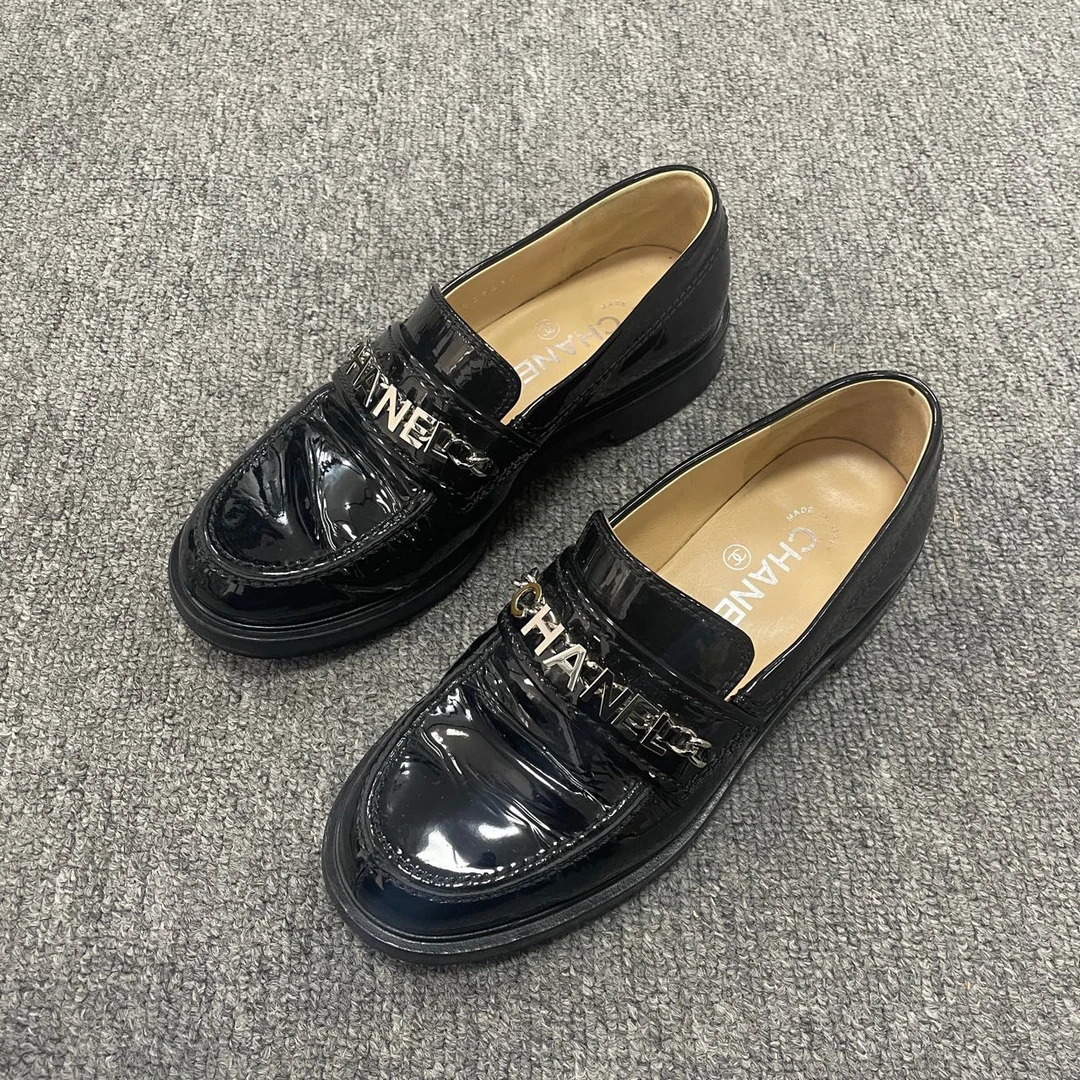 95新 Chanel/香奈儿  时尚平底乐福鞋35.5码/5071