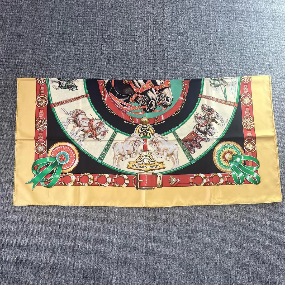 99新 Hermes/爱马仕 宝马印花方形丝巾 尺码：90×90/1926