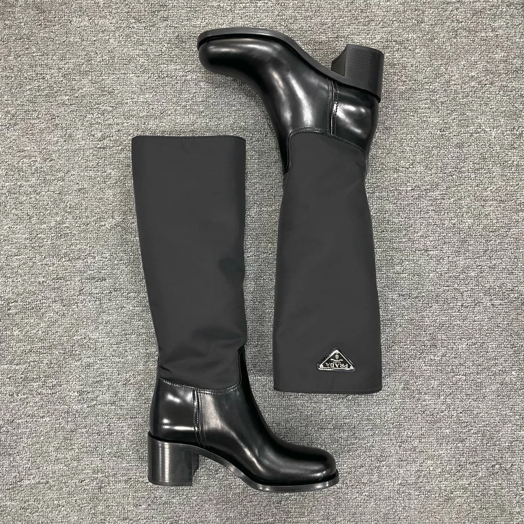 PRADA/普拉达（有盒）尼龙织物简约亮面皮革高筒靴 37码/4616