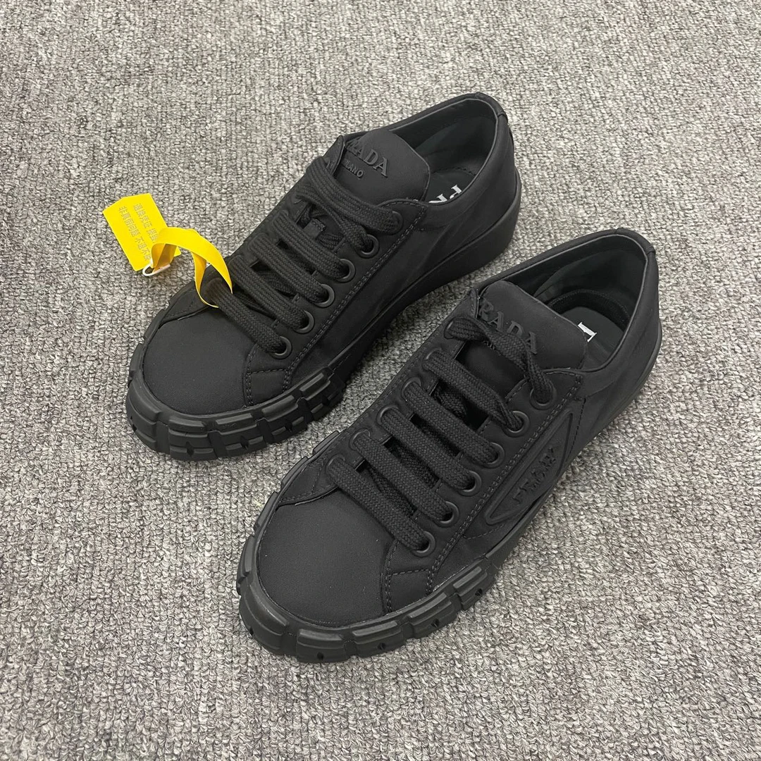 99新 Prada/普拉达  （有盒）尼龙面料运动时尚板鞋 35.5码/2263