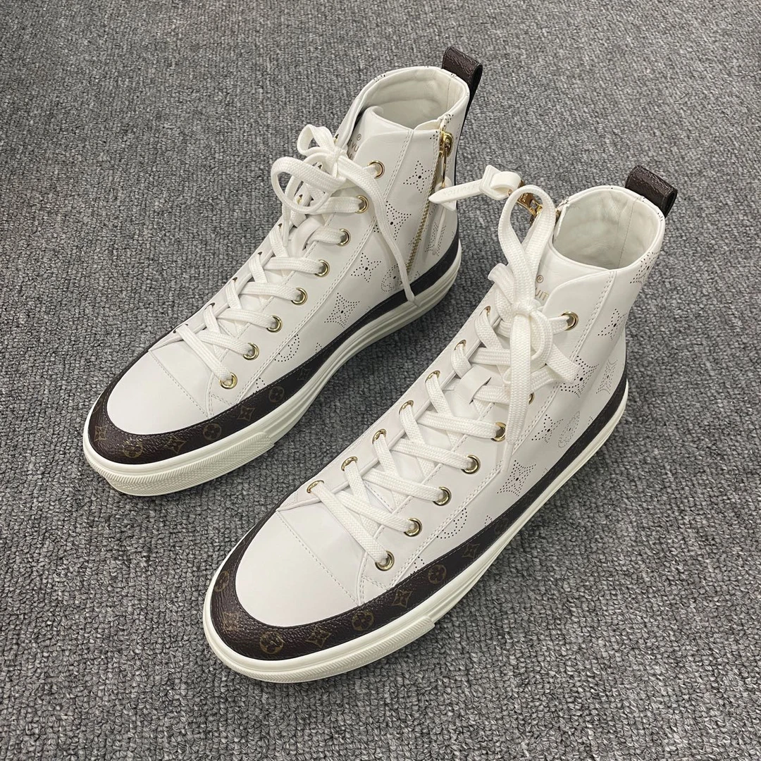 99新 LouisVuitton/路易威登 有盒 百搭运动时尚板鞋 38.5码/4693