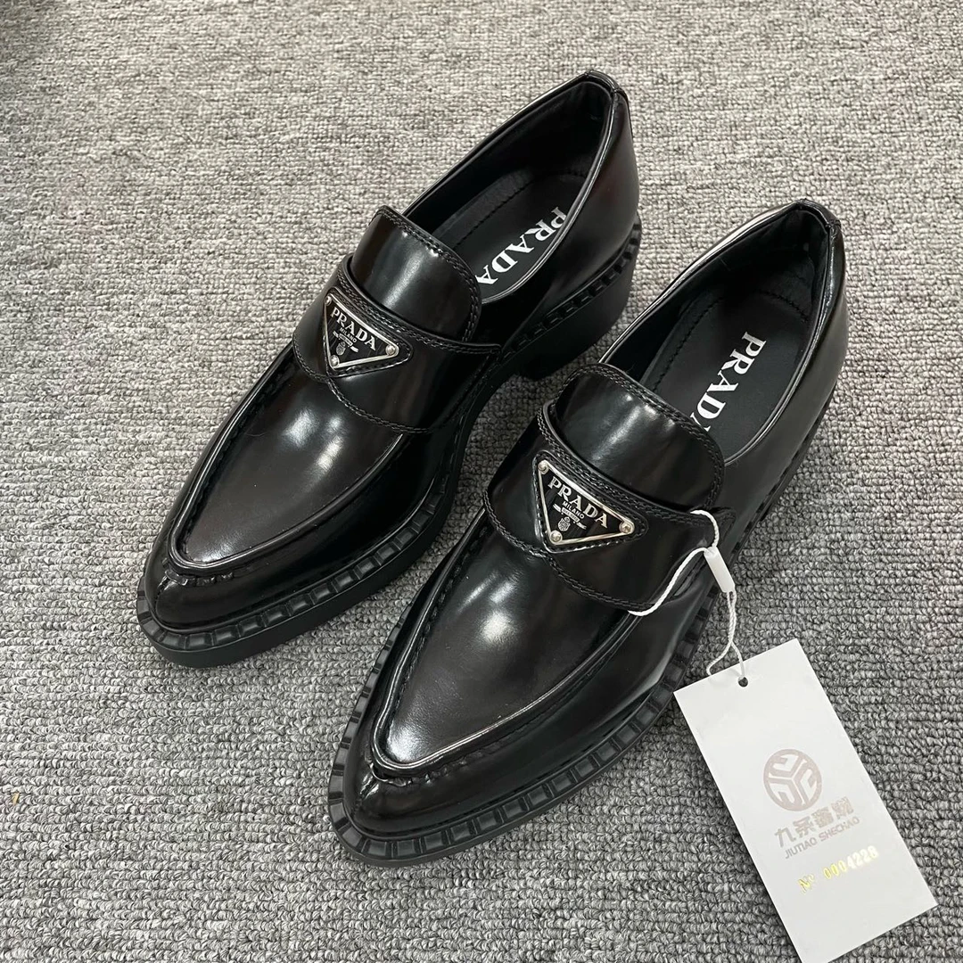 PRADA/普拉达 舒适潮流休闲单鞋 38码/4228