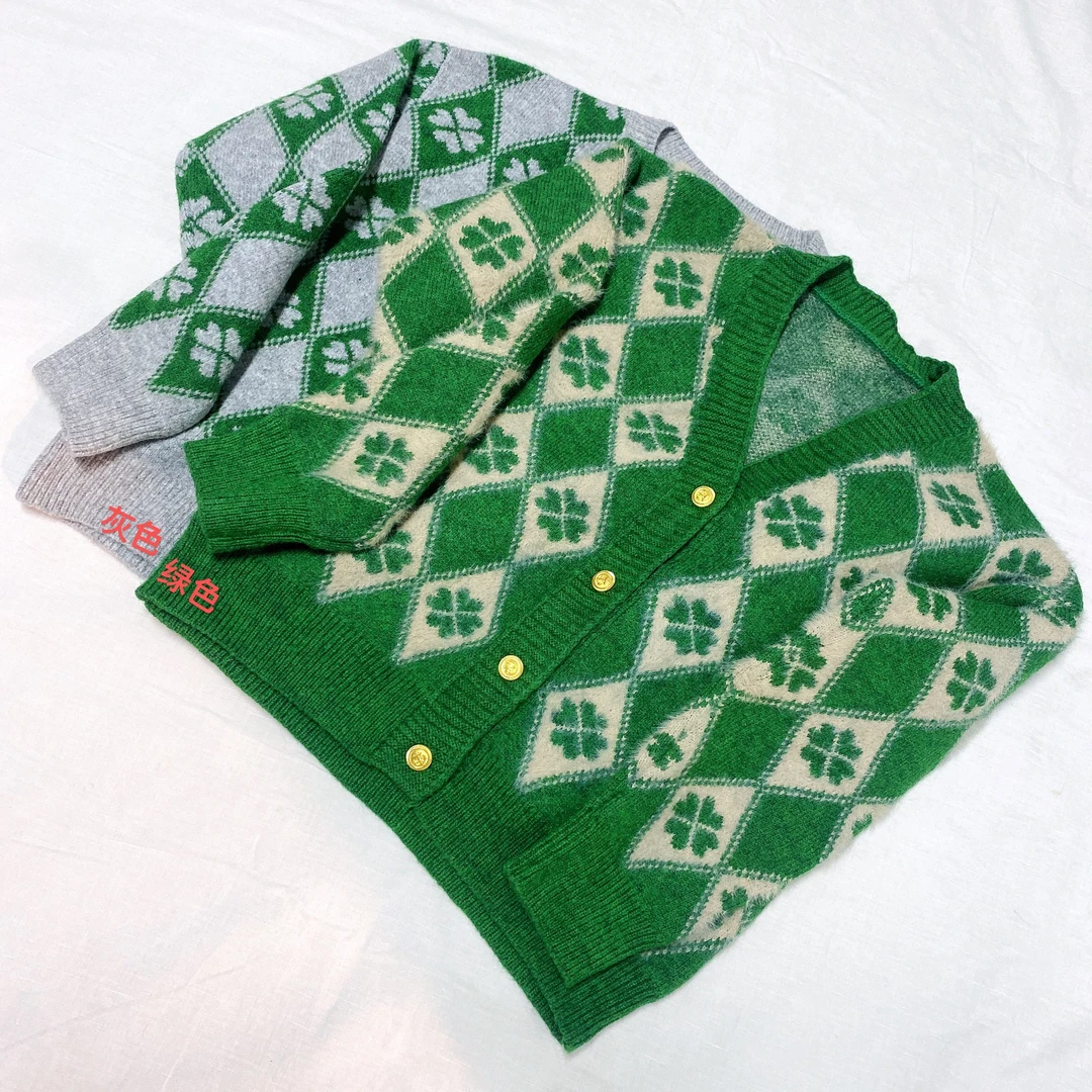 菱格四颗小爱心金色扣开衫-果梓109