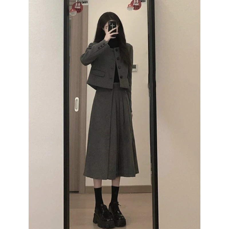 秋装2025年新款女款小个子盐系轻熟秋冬小香风连衣裙两件套装韩剧