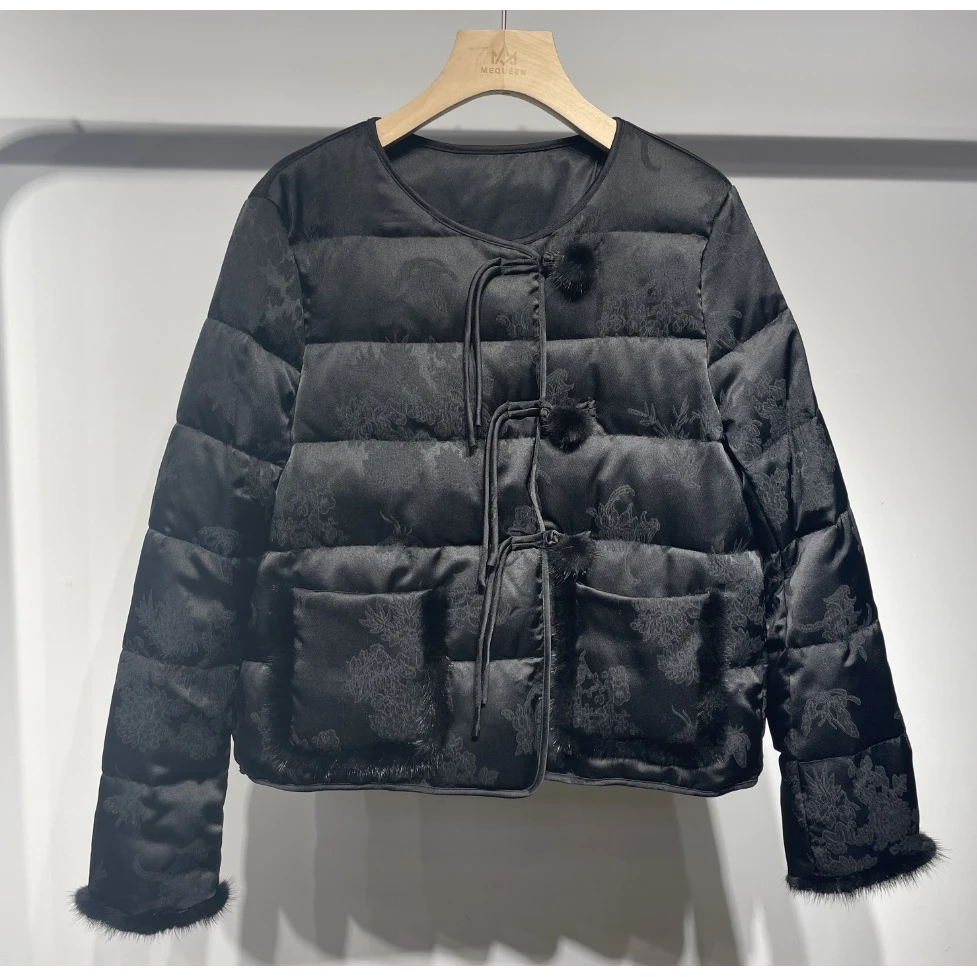 品牌新款圆领盘扣拼接提花羽绒服34299