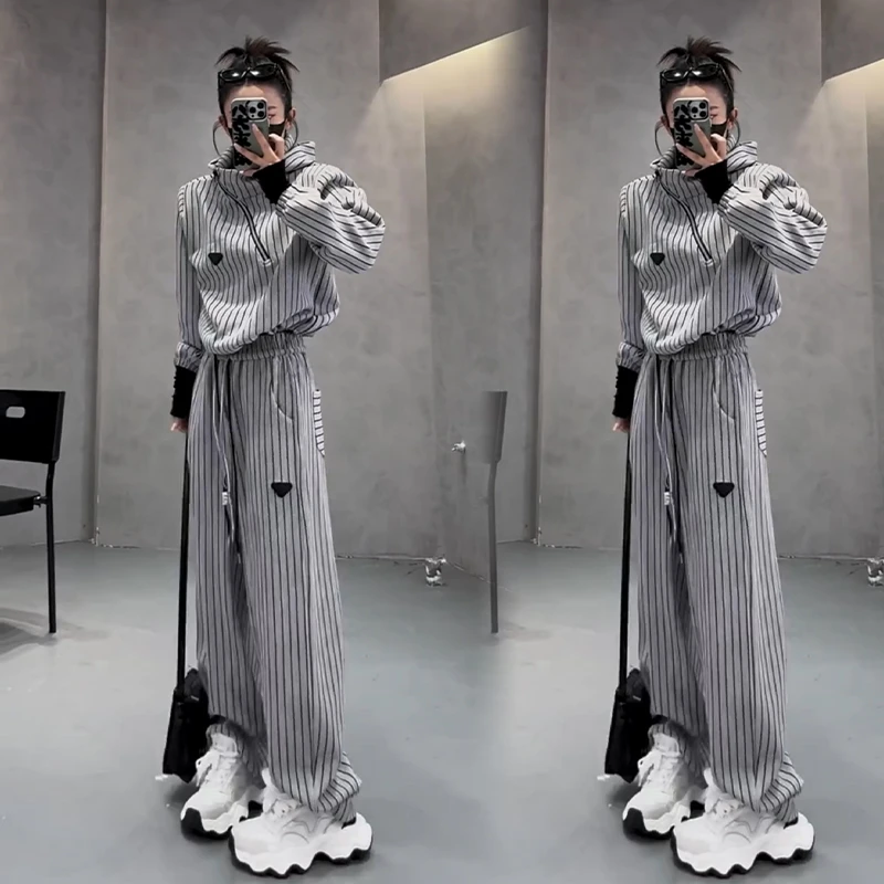 2024年秋冬新款时尚洋气潮流风条纹斜拉链设计感帽衫长裤两件套女