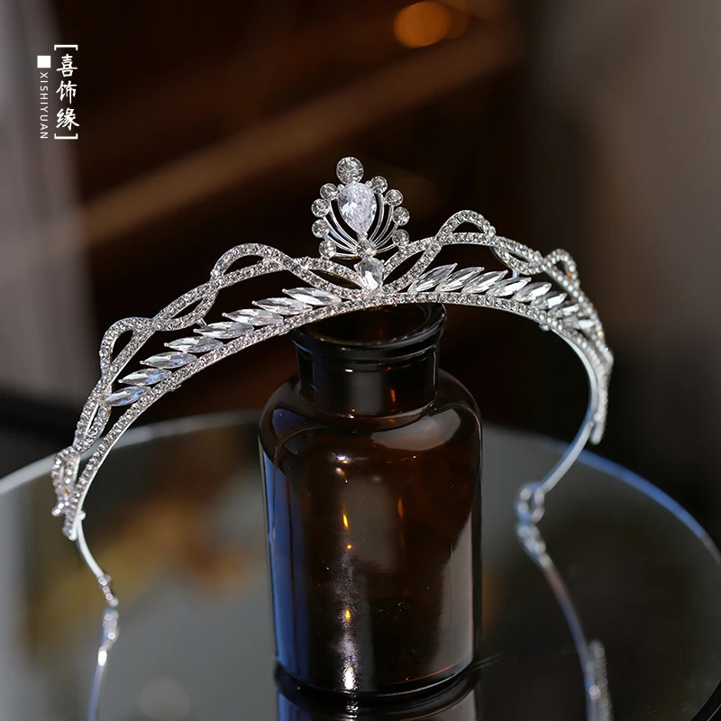 高级轻奢水晶皇冠精致简约公主王冠新娘婚纱礼服造型头饰A0104