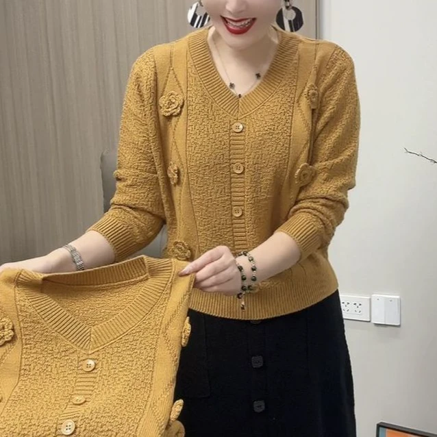 上档次韩版漂亮妈妈装新款气质针织小衫春秋韩版百搭立体花朵毛衣