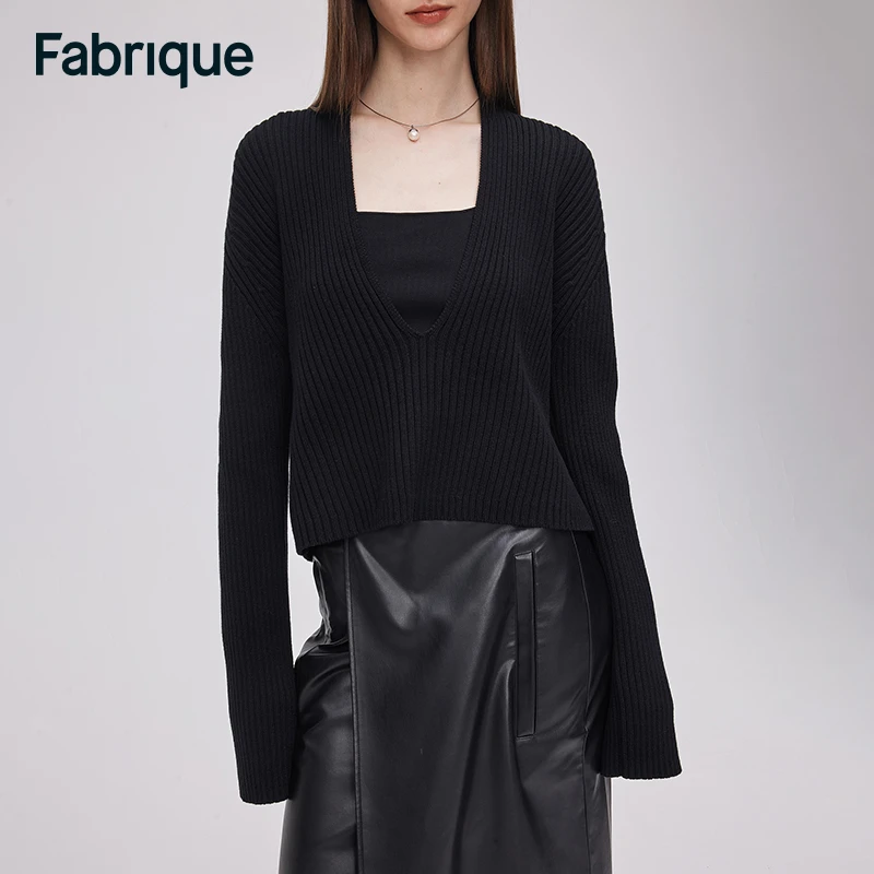 Fabrique秋冬黑色绵羊毛坑条针织深V领叠穿短款毛衣
