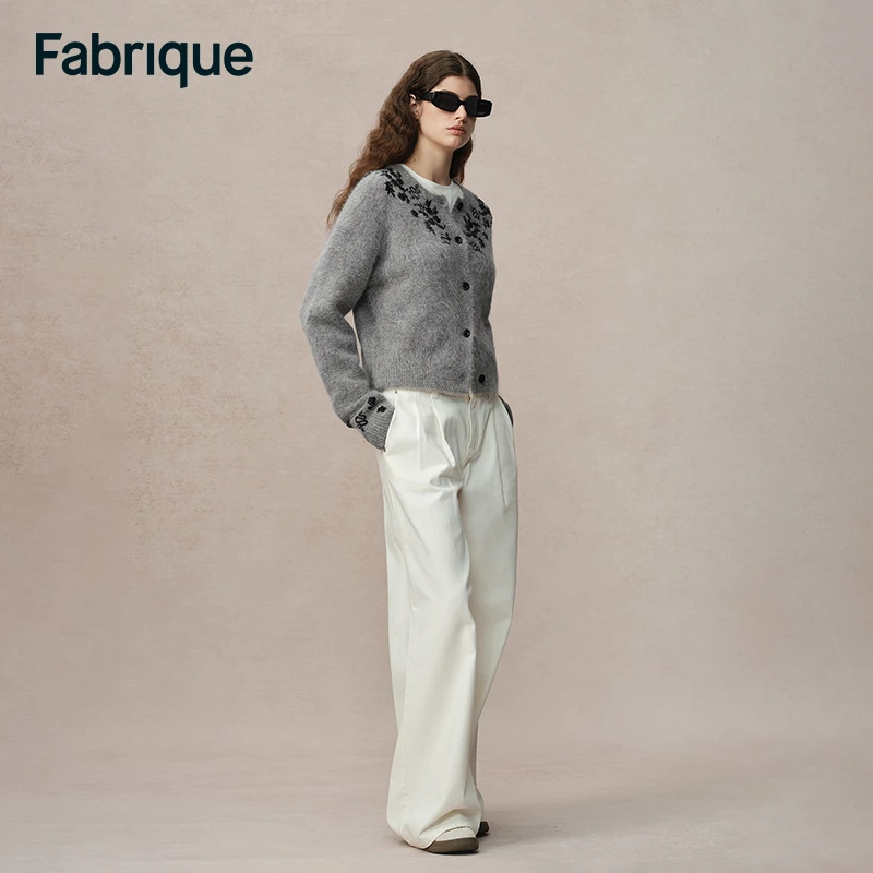 Fabrique Lucy 烟雾灰羊驼毛法式珠绣圆领短款蛇纹生肖针织开衫