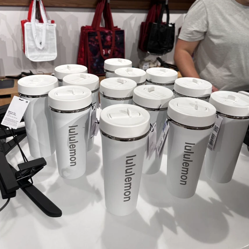 lululemon  Back to Life 瑜伽运动车载吸管杯710ml