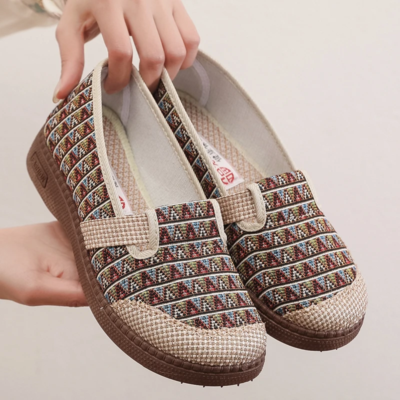 夏季老北京布鞋女休闲民族风单鞋防滑浅口软底一脚蹬中老年妈妈鞋