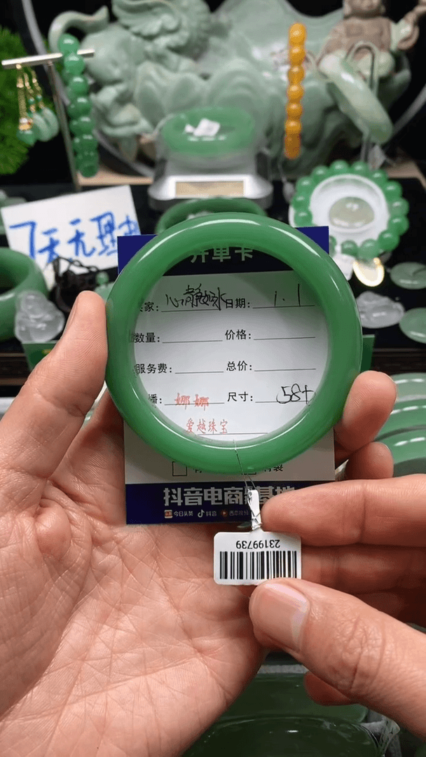 【闪购商品】石英质玉手镯未镶嵌娜娜L58心静如水