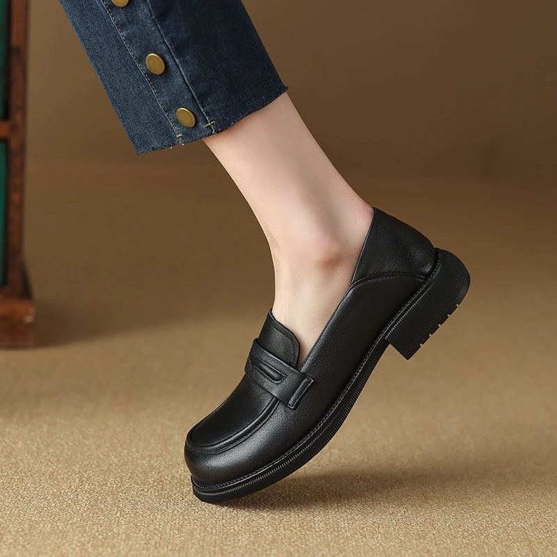 真皮软底妈妈鞋春季单鞋女鞋子舒适平底乐福鞋防滑一脚蹬中老年鞋