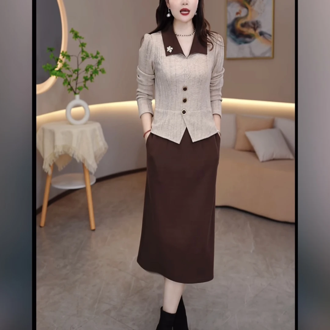 妈妈假两件连衣裙女2025秋冬新款轻奢减龄时尚百搭小翻领显瘦裙子