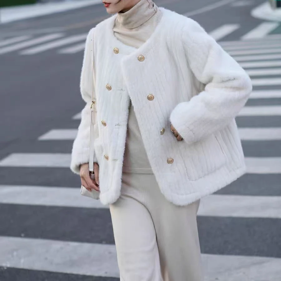 海宁奶白短款双排扣温柔风短款外套保暖