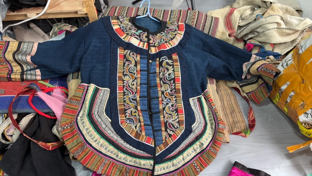 富宁彝族龙纹绣衣服，纯手工制作