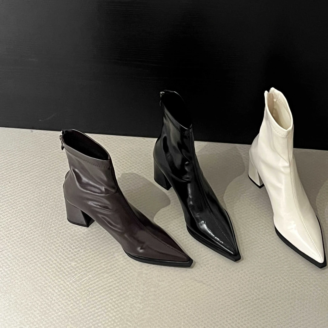 法式小众尖头瘦瘦靴女2025秋冬新款设计感粗跟时装靴名媛高跟短靴