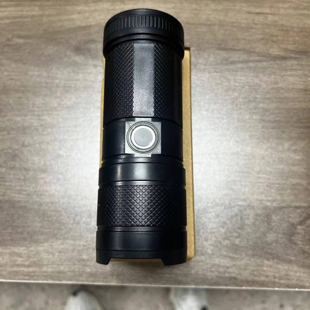 （潮溢集团供应链）强光手电筒便携式多功能超亮远射充电小型大功率
