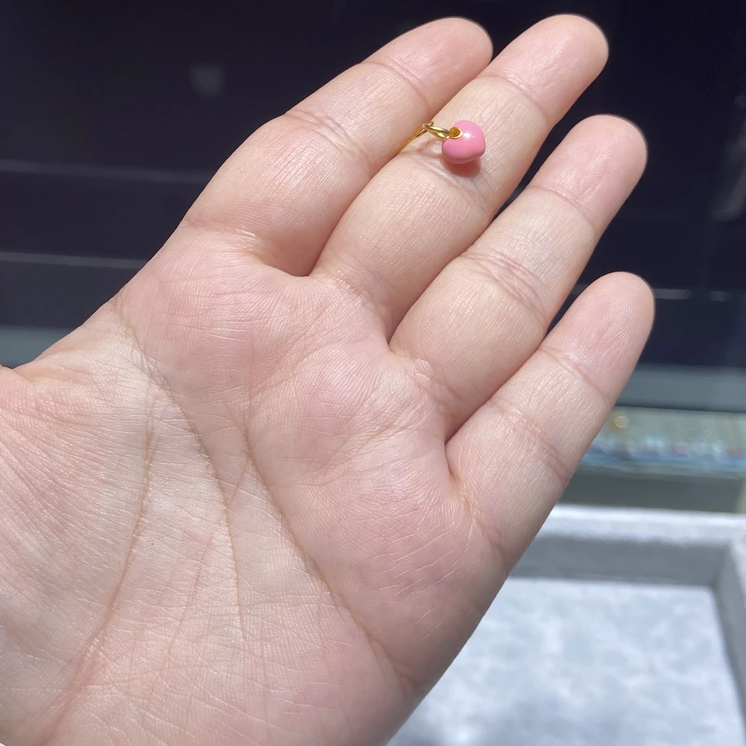 足金999 珐琅彩粉爱心滴溜 0.627