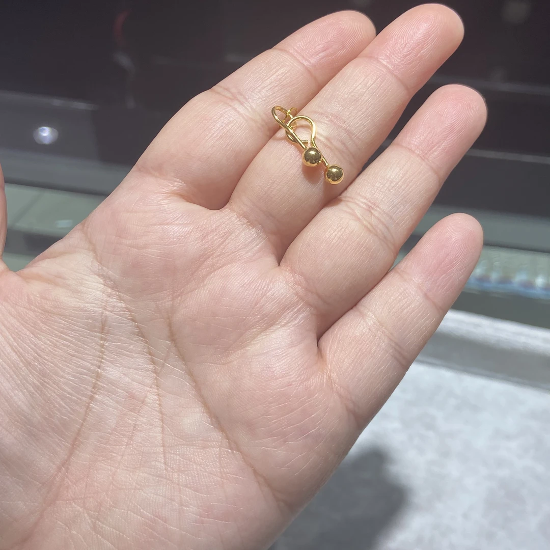 足金999 5G 弯钩豆豆耳钉 1.054