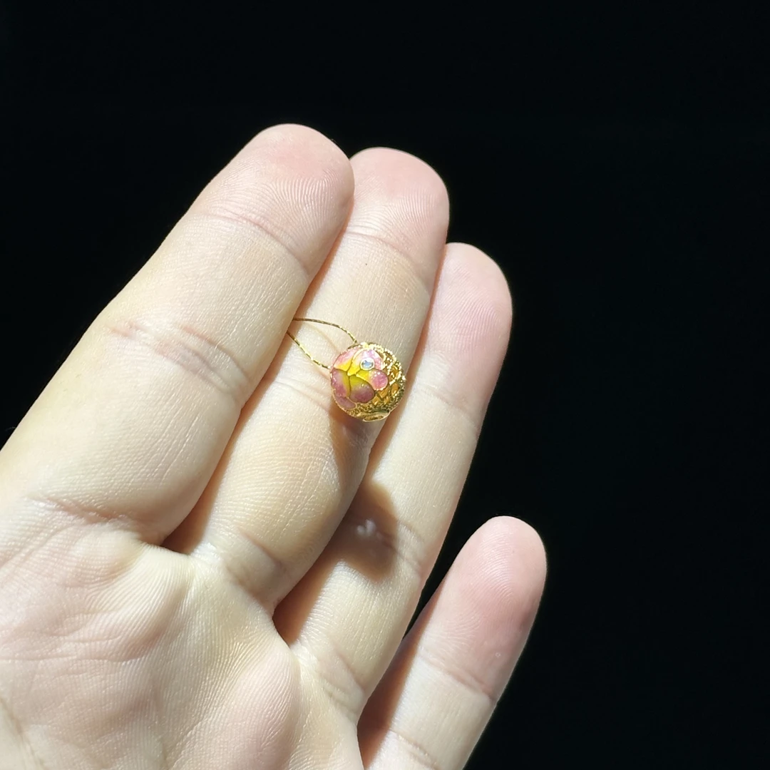 足金999 卡10 珐琅彩 微 粉黄花球通孔 0.660