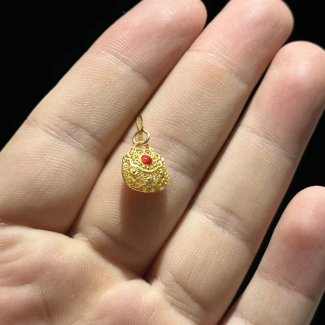 足金999 珐琅彩花丝钱包滴流 1.337