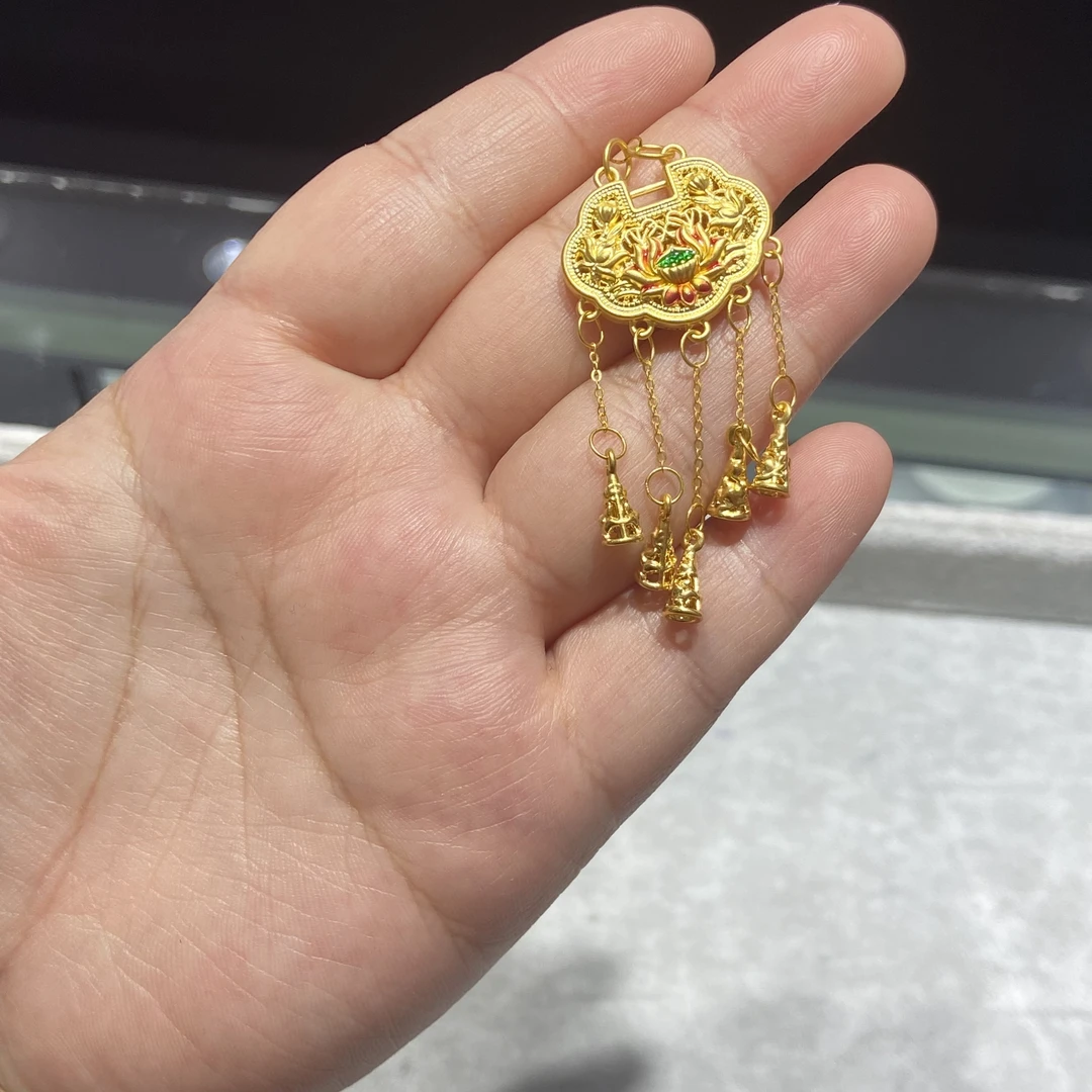 足金999 精品珐琅彩莲花璎珞锁 2.416