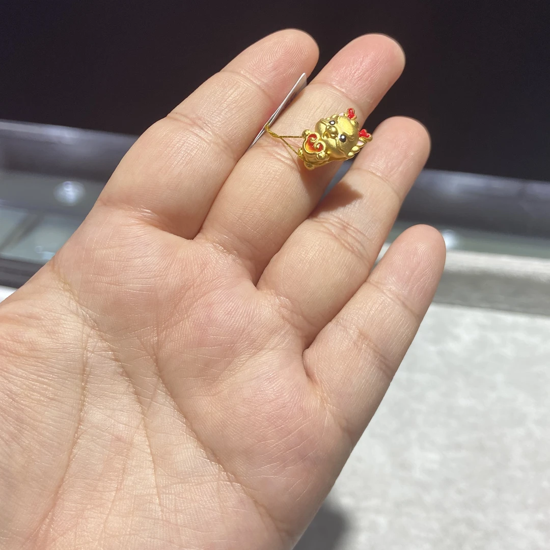 足金999 珐琅彩祥云小龙通孔 0.928