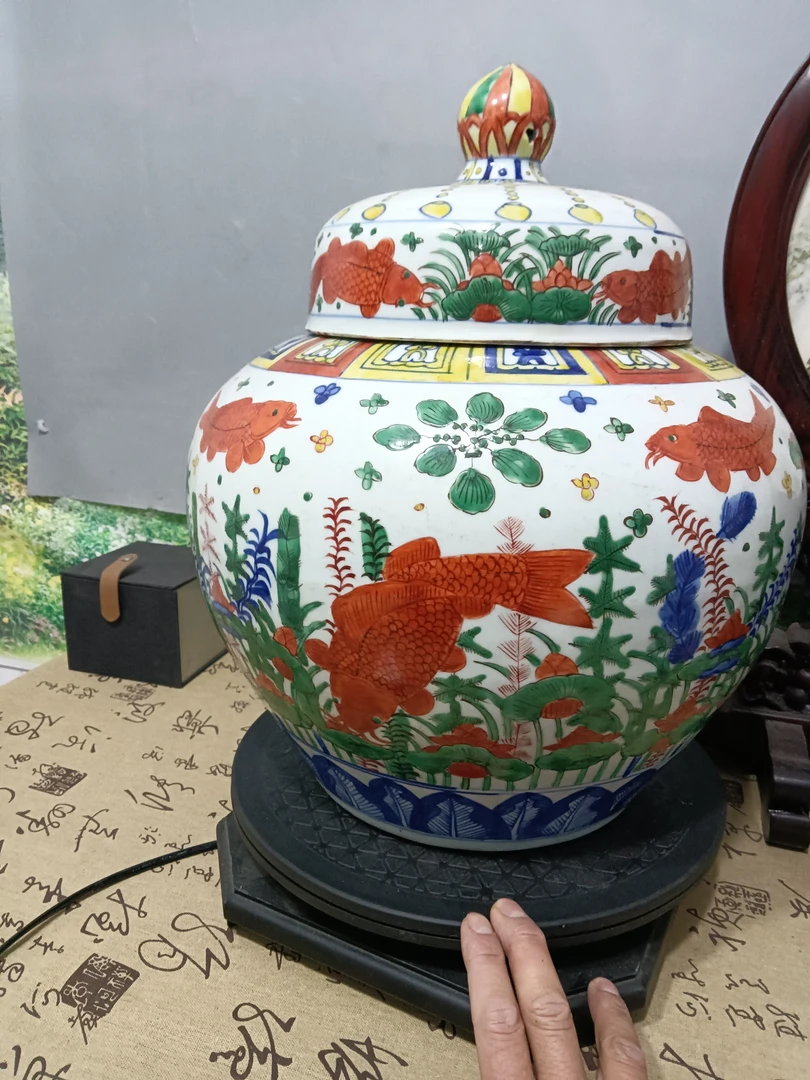 大号嘉庆五彩鱼草罐