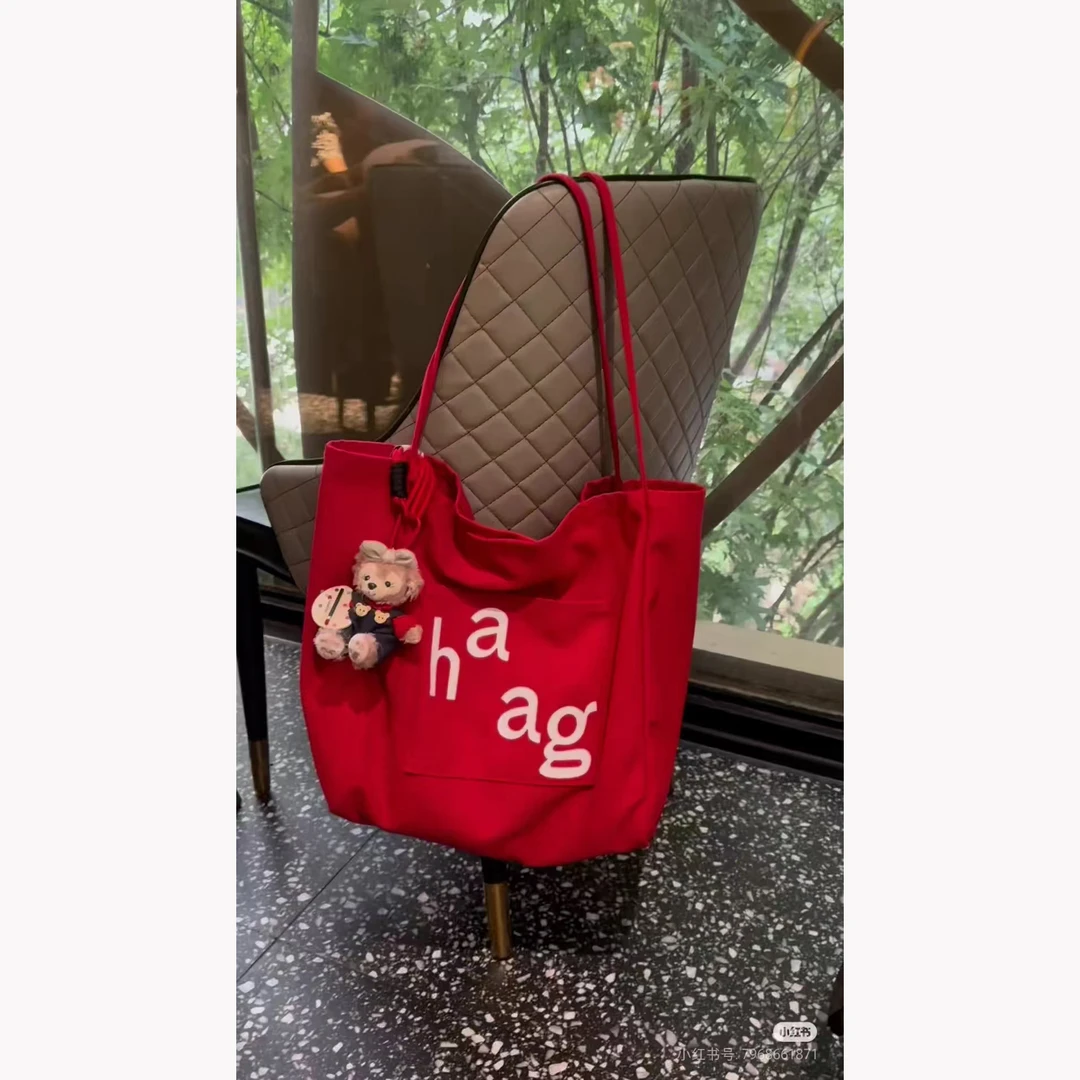 大容量潮流字母帆布包时尚单肩包女2024新款逛街红色斜挎包