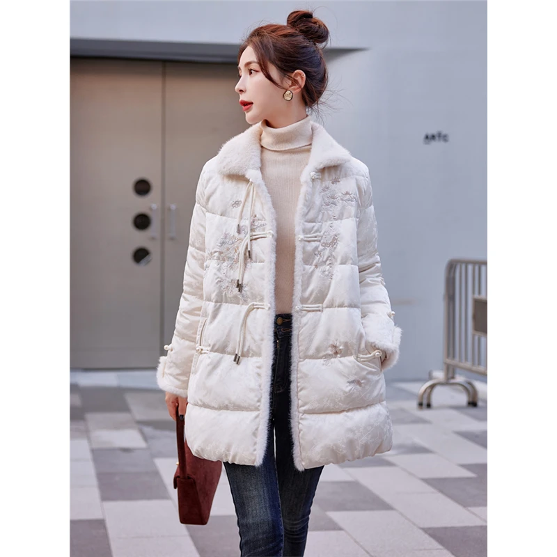 新中式国风羽绒服女冬季新款轻奢复古气质刺绣翻领宽松白鸭绒外套