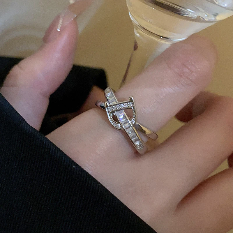 【品牌】真金电镀锆石字母交错双层开口小众时尚个性百搭食指戒轻奢