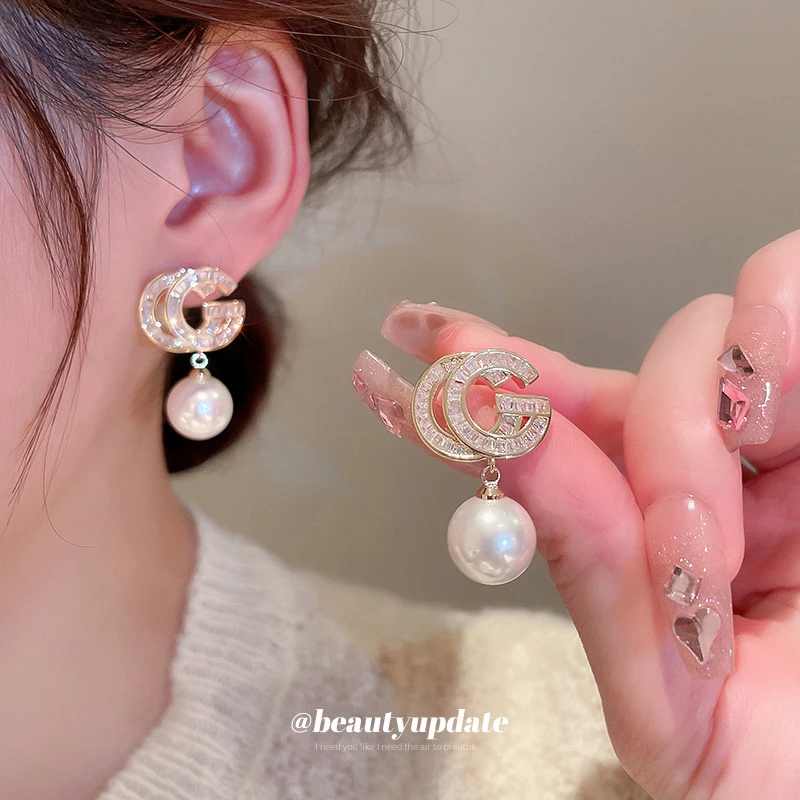 【品牌】小香风真金电镀银针锆石字母设计感轻奢感耳钉气质耳饰女