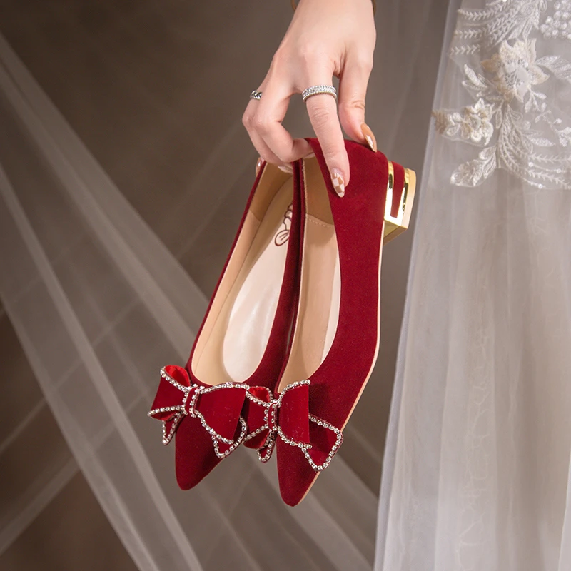 婚鞋女2023年新款低跟舒适新娘鞋不累脚珍珠百搭秀禾婚纱两穿敬酒