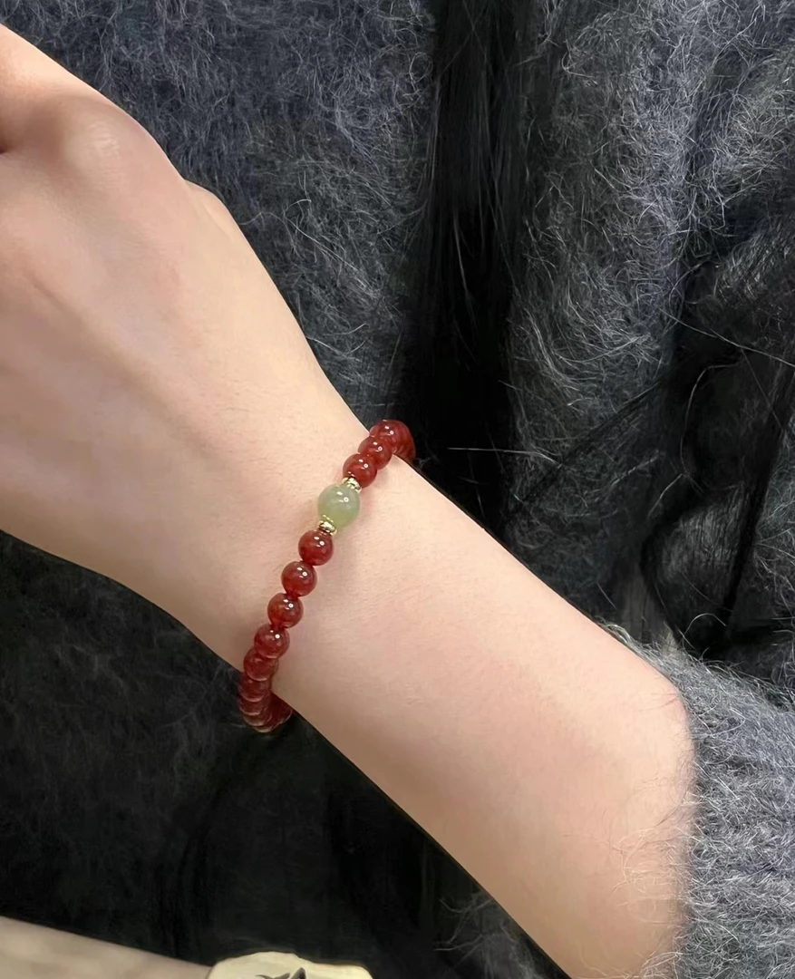 纯天然和田玉转运珠鸡血手链生日礼物简约红色手串