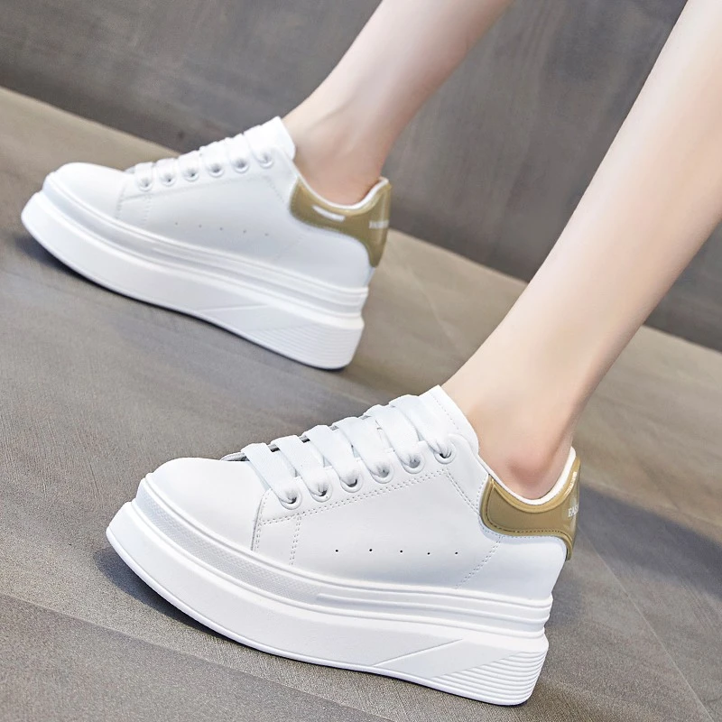小个子内增高8cm小白鞋女春秋新款时尚松糕厚底百搭透气休闲板鞋