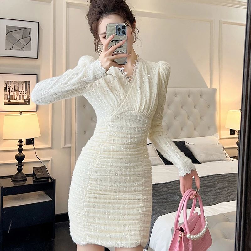 2025秋装新款女装法式V领收腰修身蕾丝包臀连衣裙内搭裙子40211