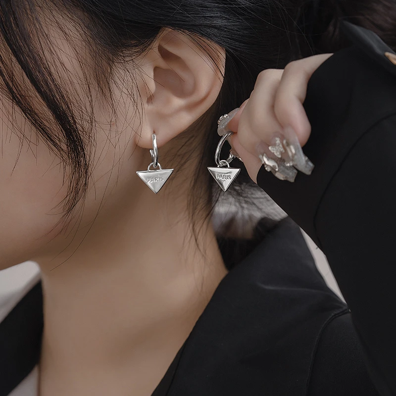 925银耳饰 蛇年巴黎三角纯银耳环秋冬新款气质百搭精致设计感耳钉