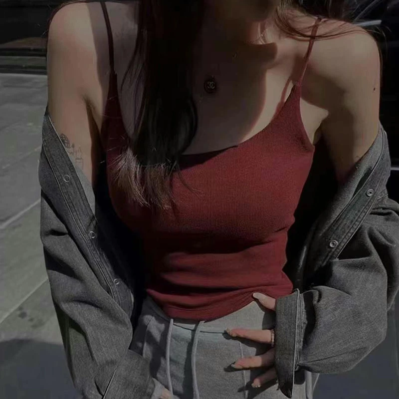 正品妃子纪24秋珍珠蛋白磨毛背心细肩带一体杯胸垫内衣上衣26100