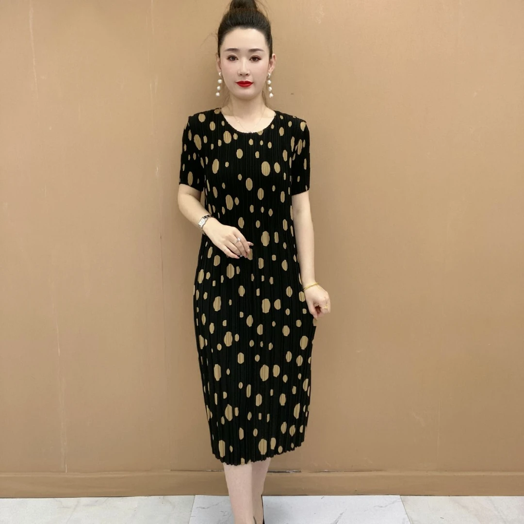 妈妈装2024褶皱春夏装短袖连衣裙新款大码女装宽松遮肚