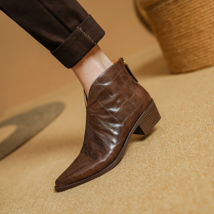 【跟高4.5CM】里外全真皮时尚百搭尖头短筒复古粗跟女短靴