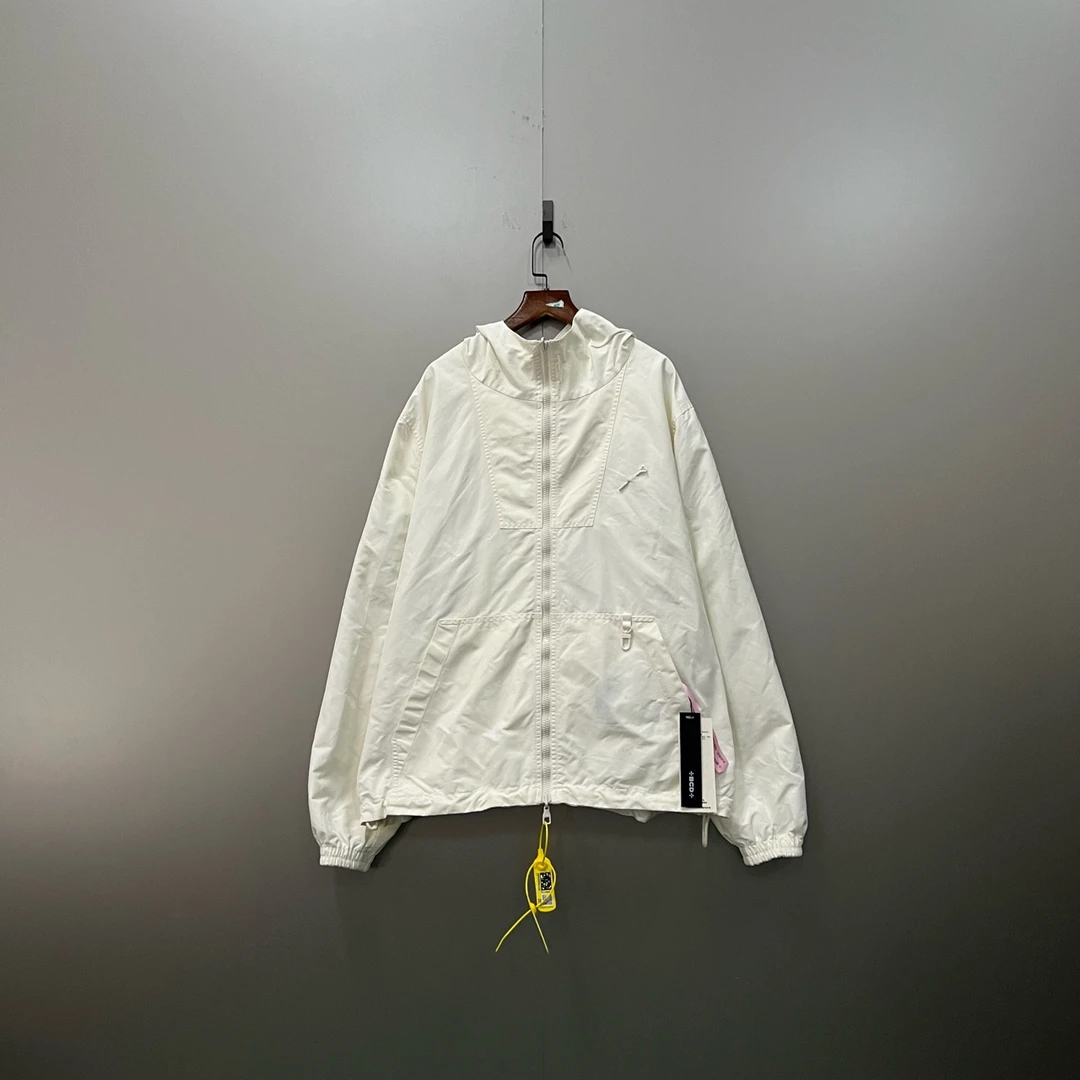Louis Vuitton lv 满印老花别针logo双面冲锋衣 54码/95新/公价2
