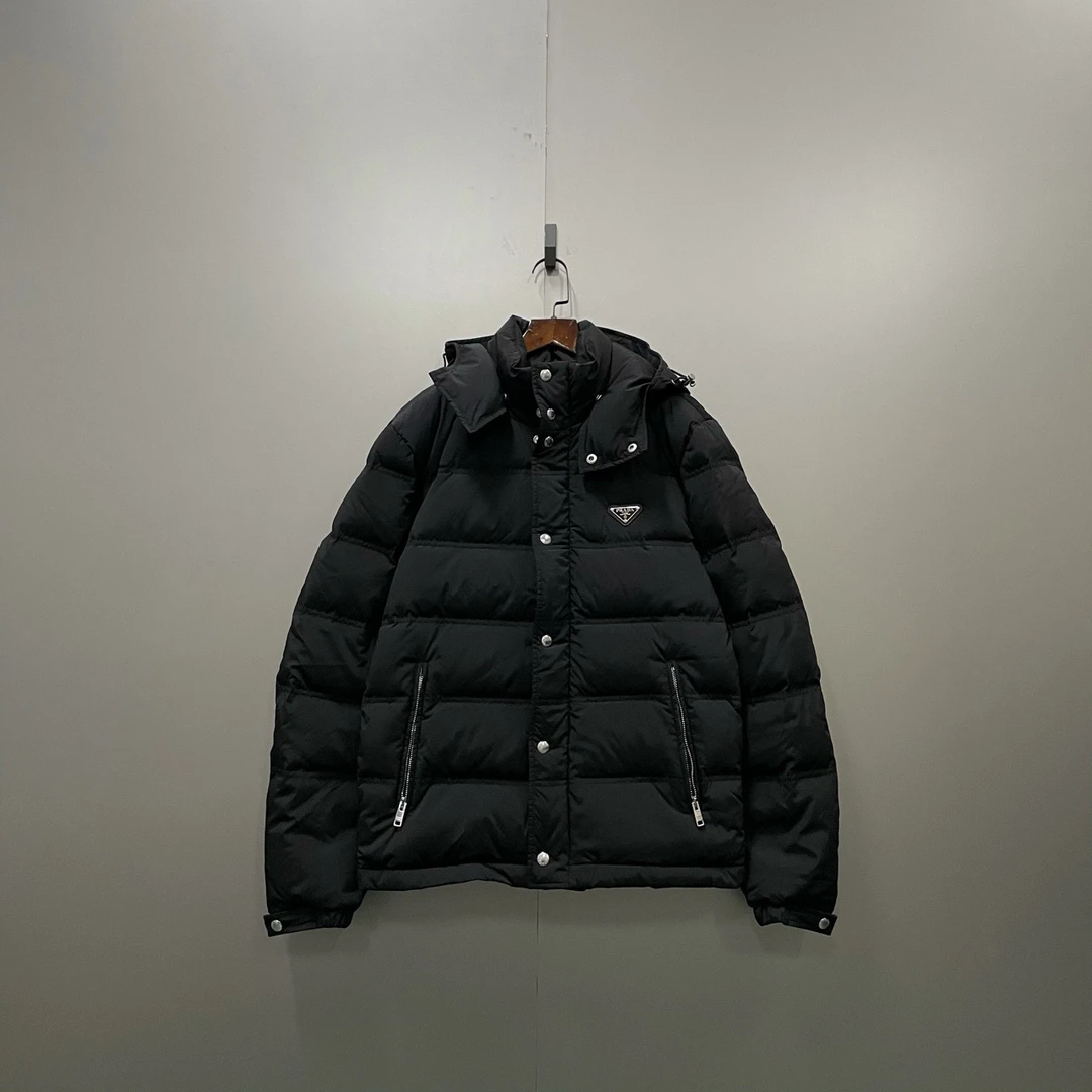 PRADA 普拉达 黑色三角标羽绒服 46码/全新/公价17600/吊牌 bc003