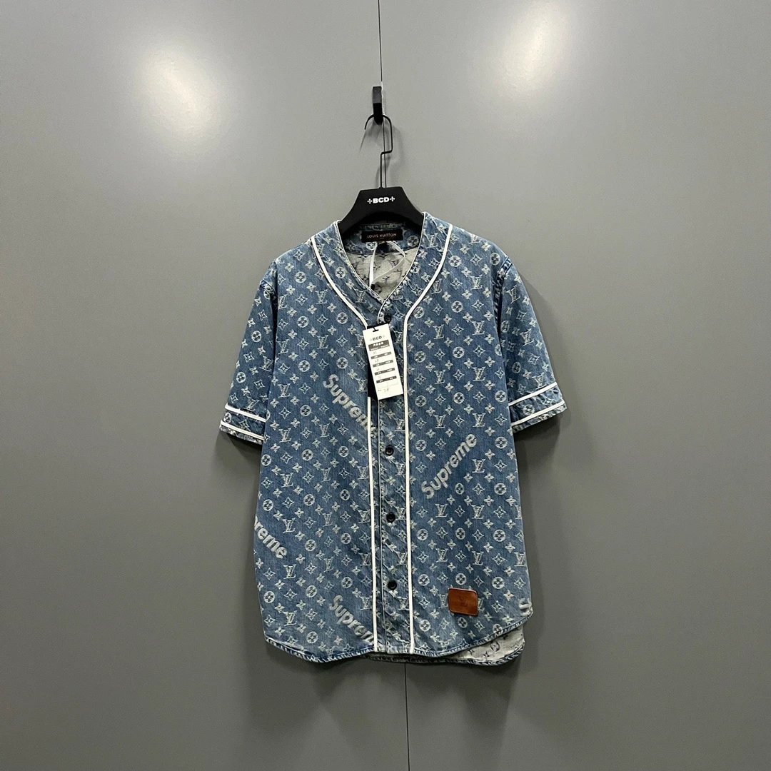 Supreme x lv 联名款 蓝色老花牛仔棒球外套 M码/95新/公价50000