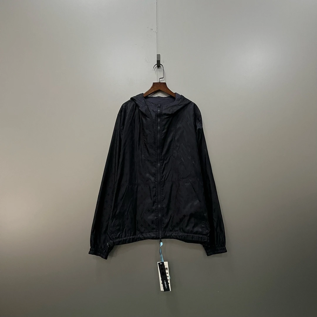 Louis Vuitton lv 暗纹满印老花双面冲锋衣 48码/95新/公价22700/